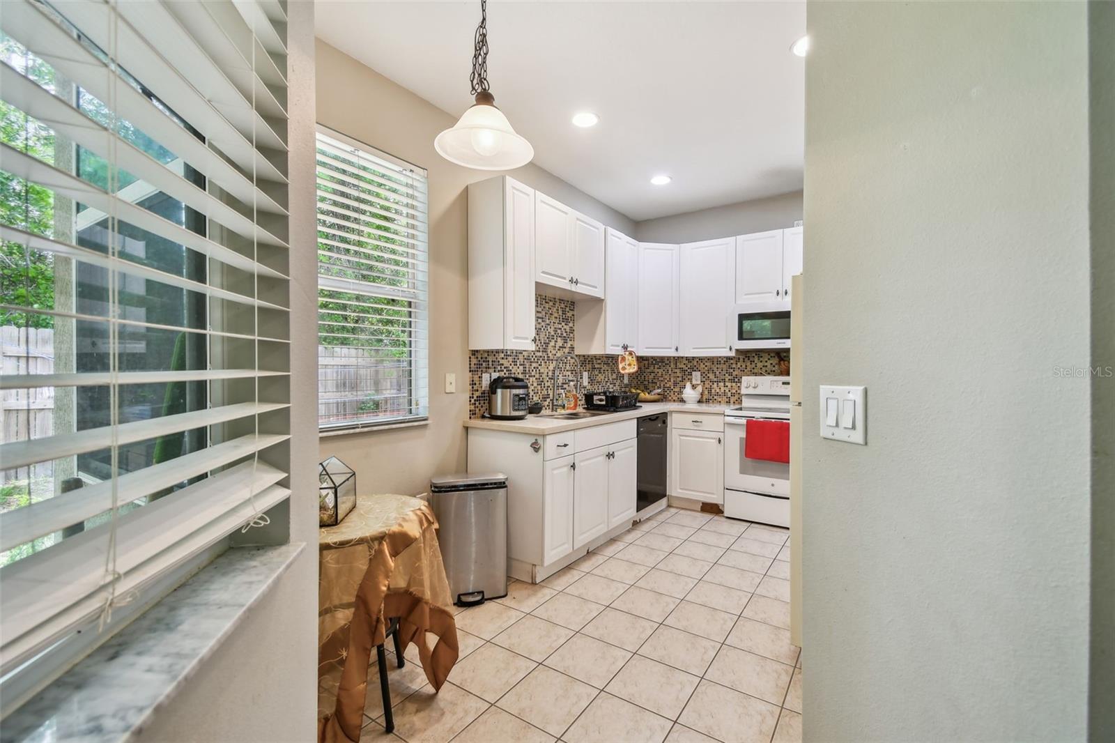 Image 10 of 49 For 419 Cierra Oaks Circle
