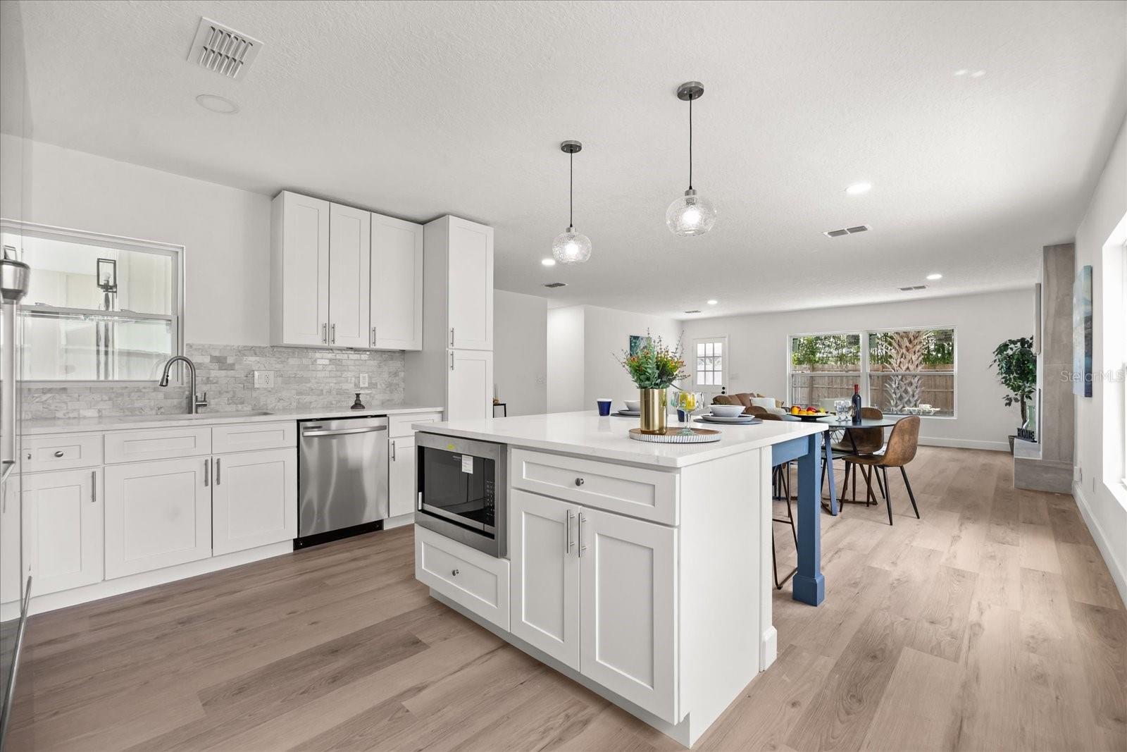 Image 10 of 28 For 2089 Sunderland Road