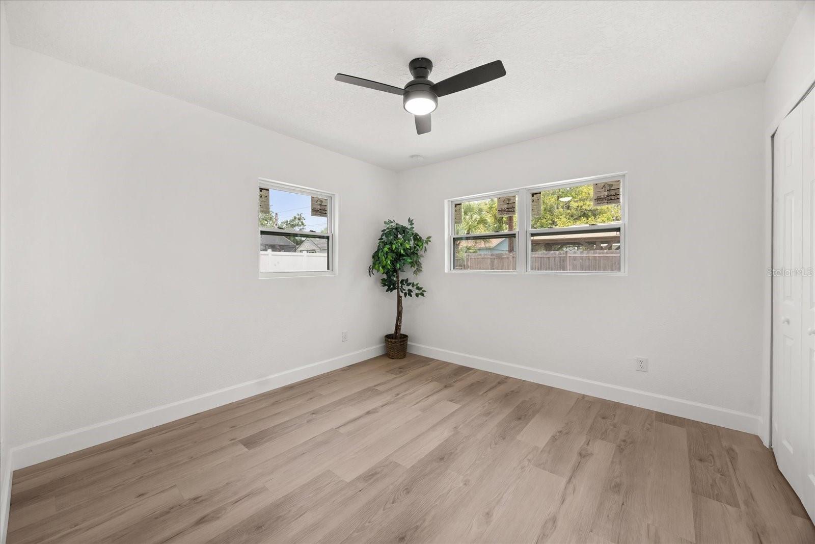 Image 19 of 28 For 2089 Sunderland Road