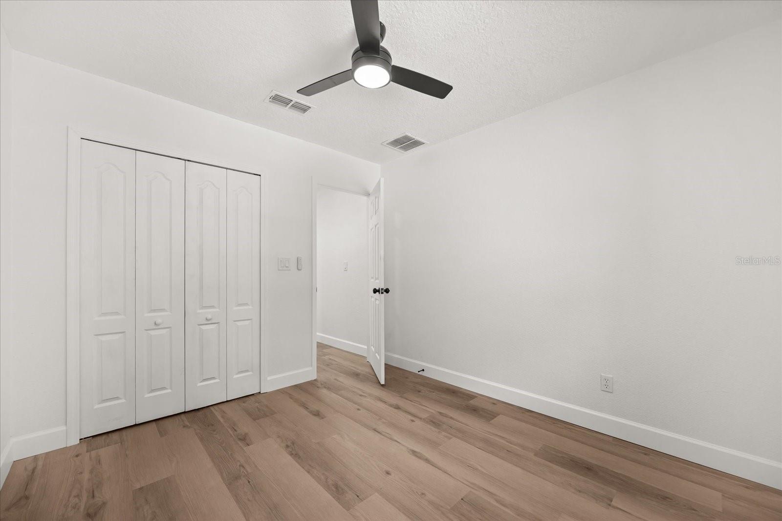 Image 22 of 28 For 2089 Sunderland Road