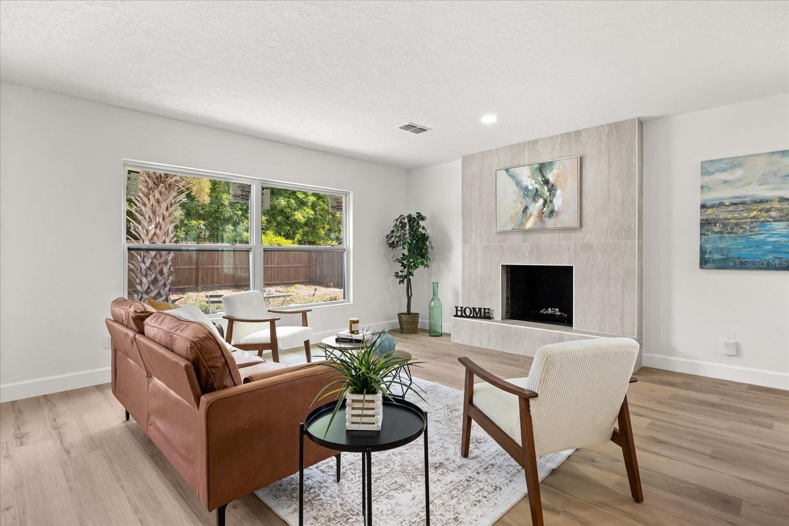 Image 4 of 28 For 2089 Sunderland Road