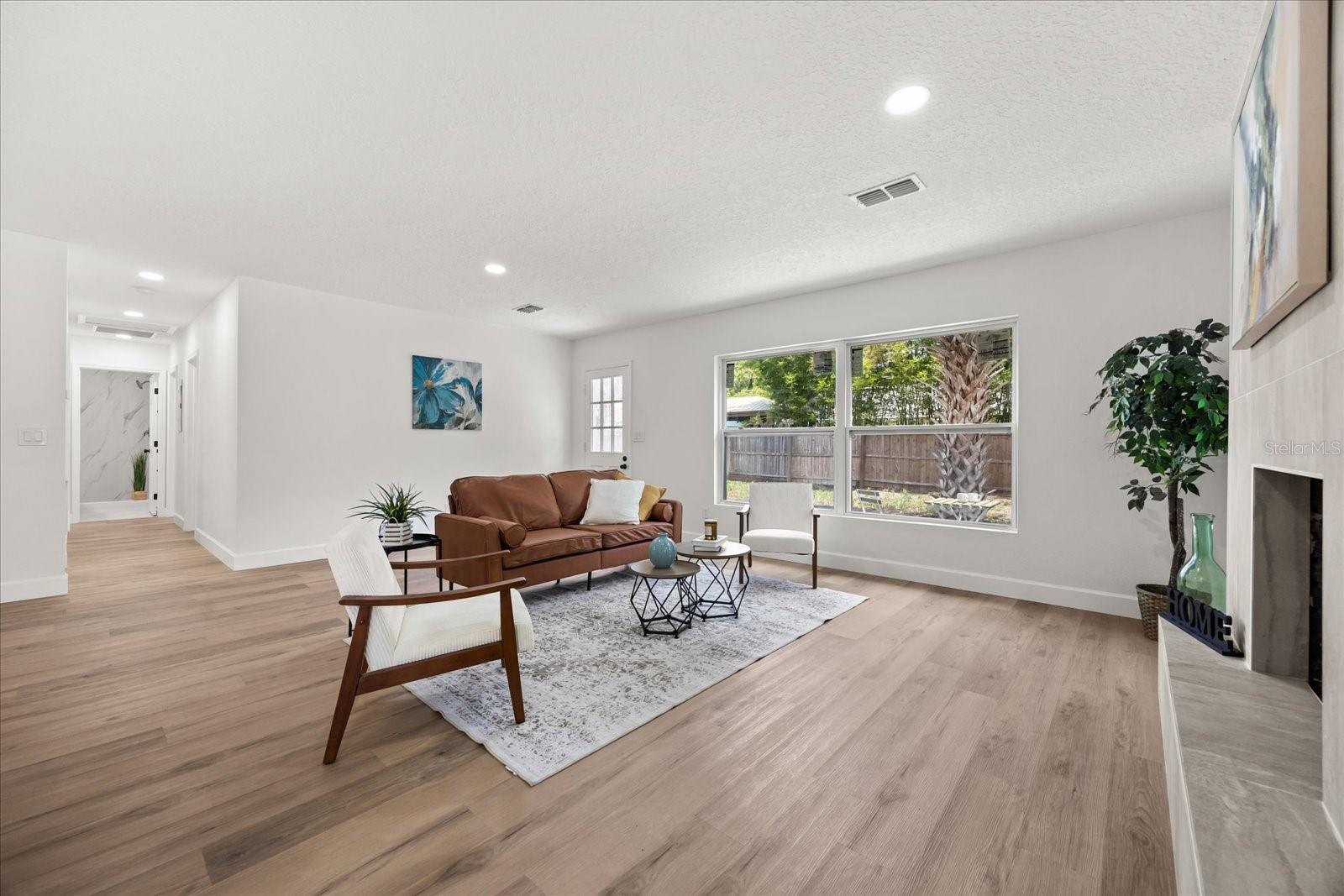 Image 7 of 28 For 2089 Sunderland Road