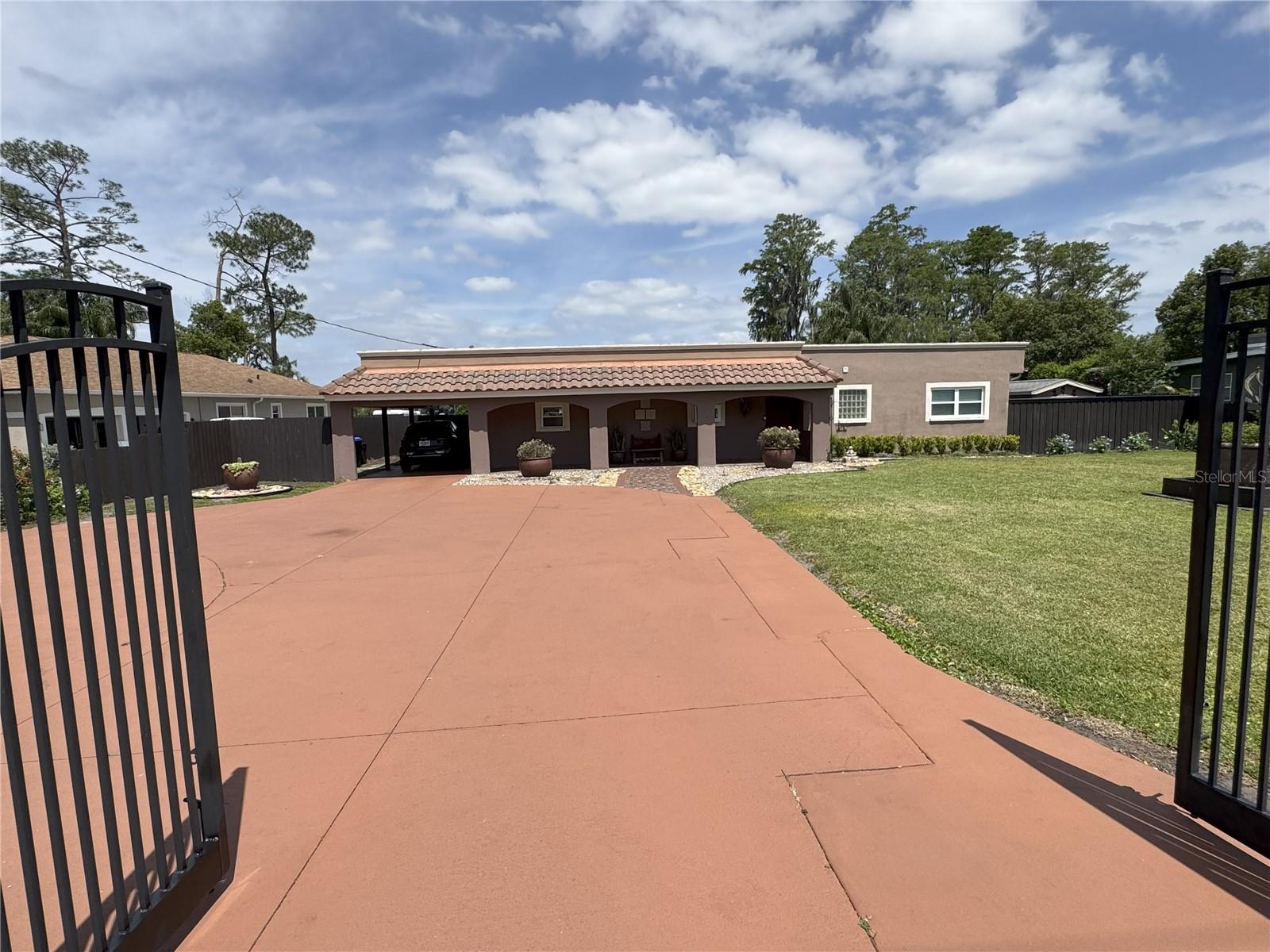 Listing Details for 17 Lake Mary Drive, ORLANDO, FL 32839