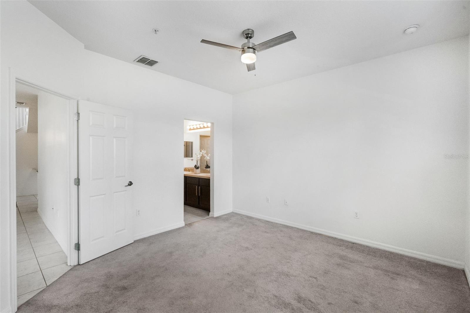 Image 15 of 51 For 643 Woodland Terrace Boulevard