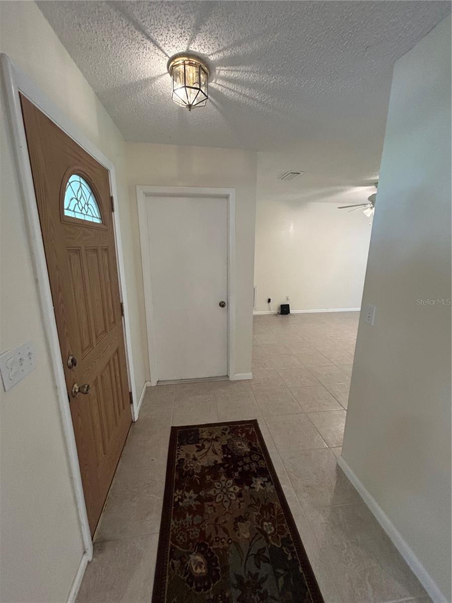 Image 4 of 50 For 9504 Cluster Avenue
