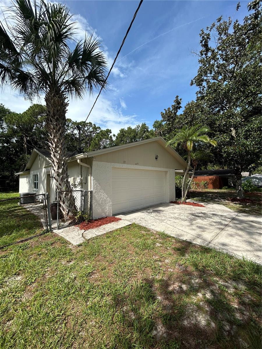 Image 48 of 50 For 9504 Cluster Avenue