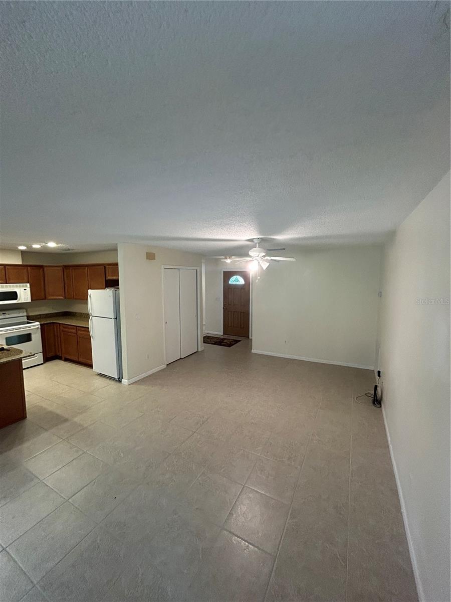 Image 6 of 50 For 9504 Cluster Avenue