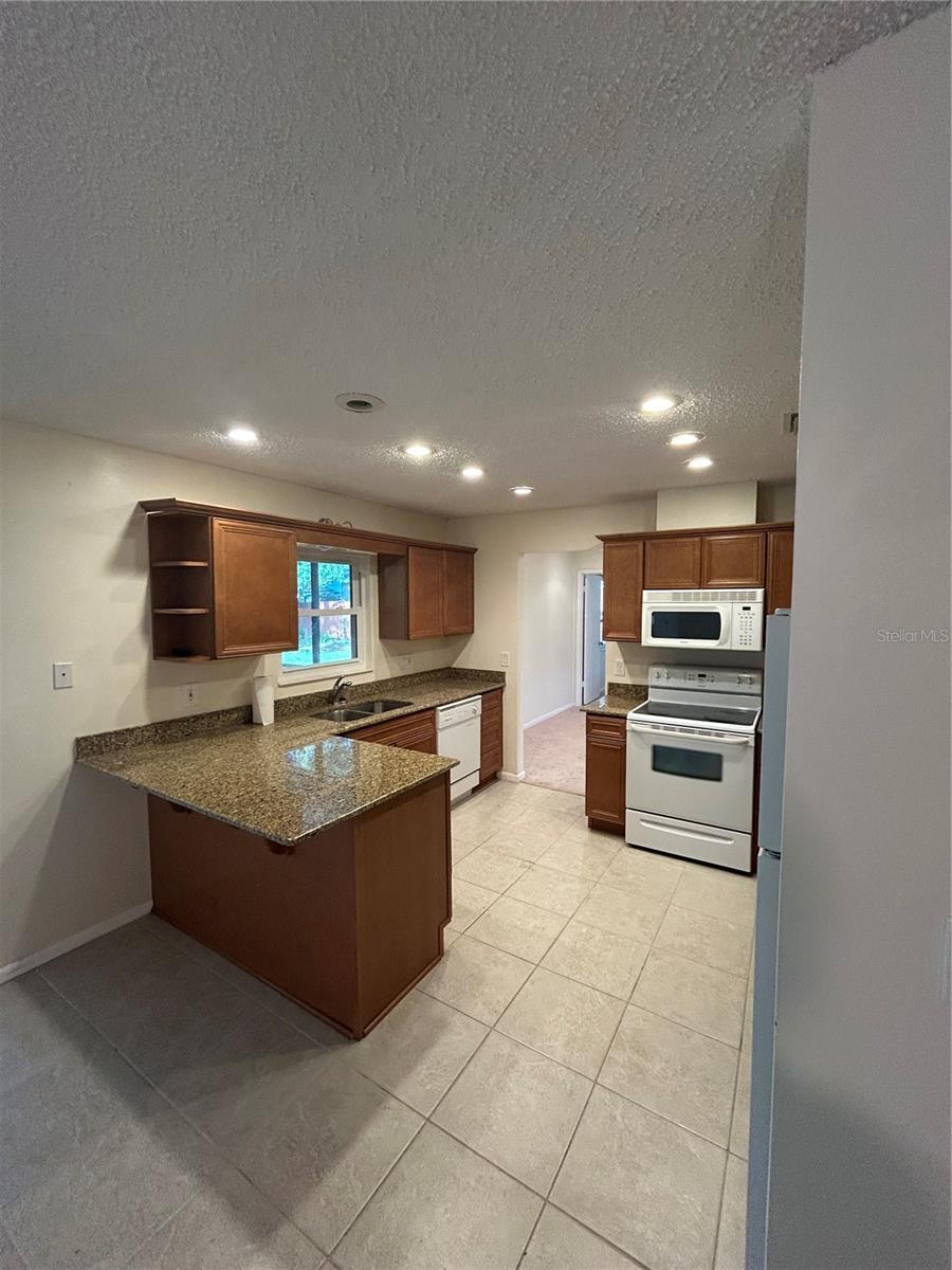 Image 7 of 50 For 9504 Cluster Avenue