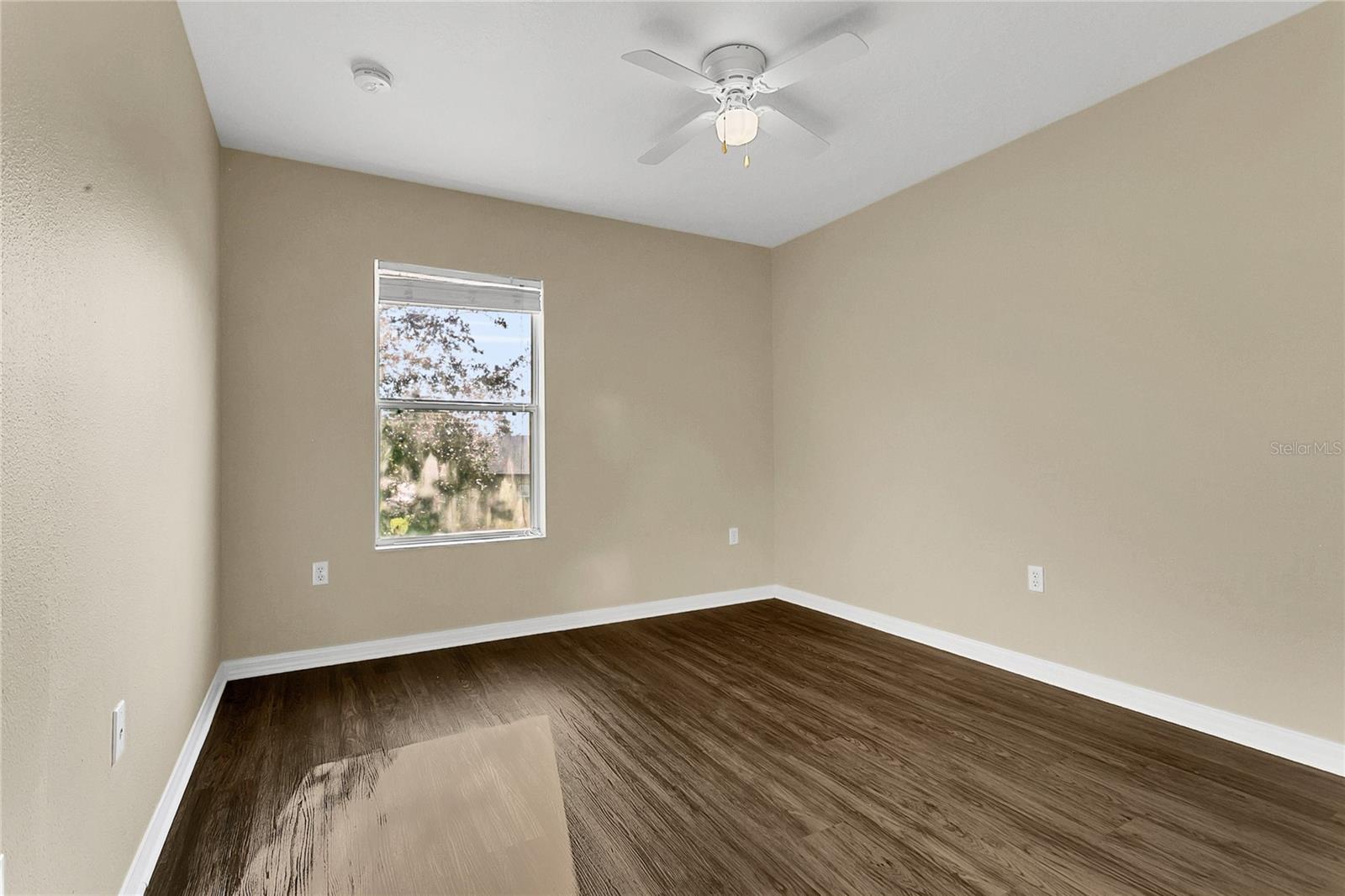 Image 14 of 34 For 1612 Redfin Drive