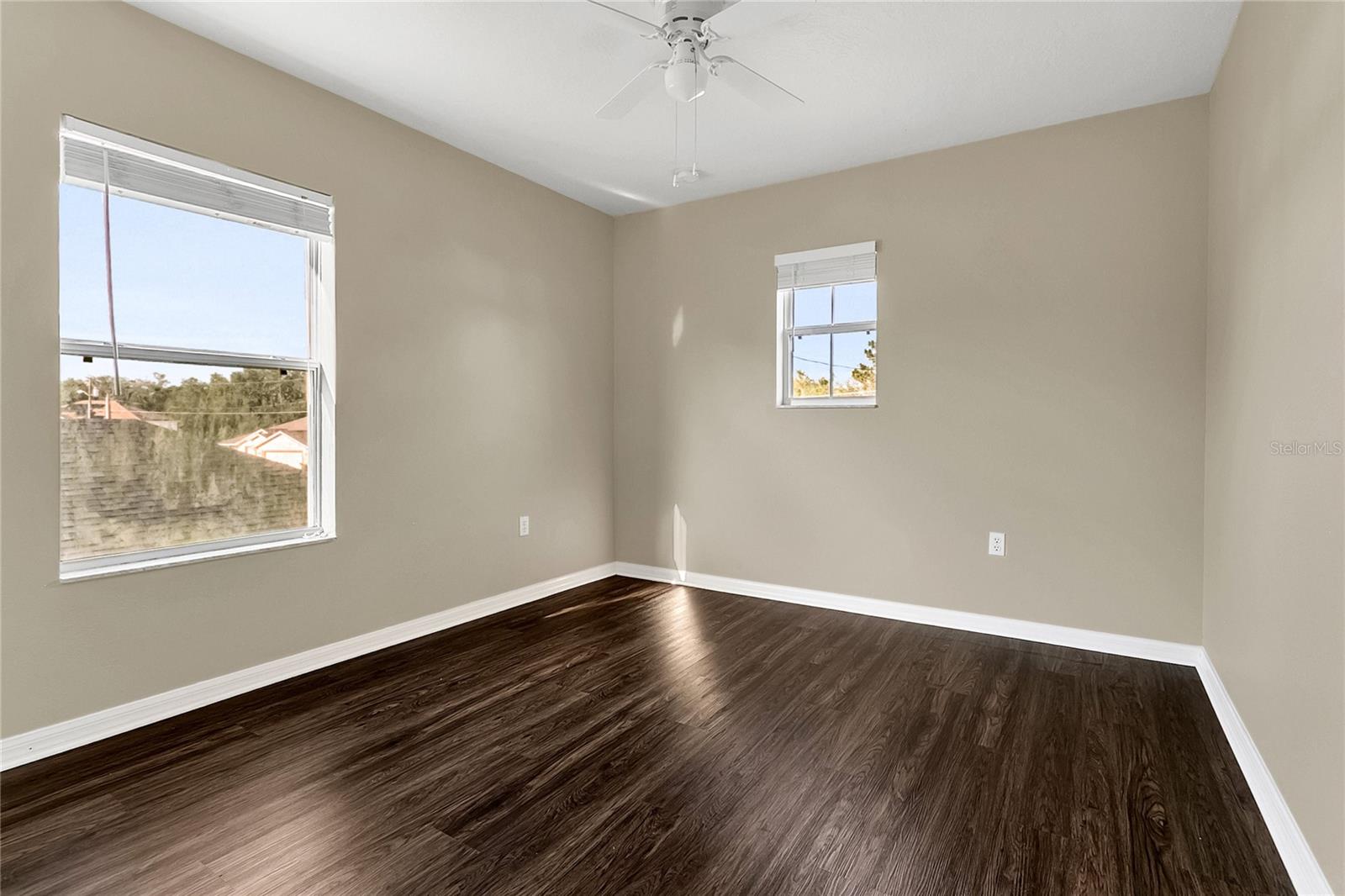 Image 15 of 34 For 1612 Redfin Drive