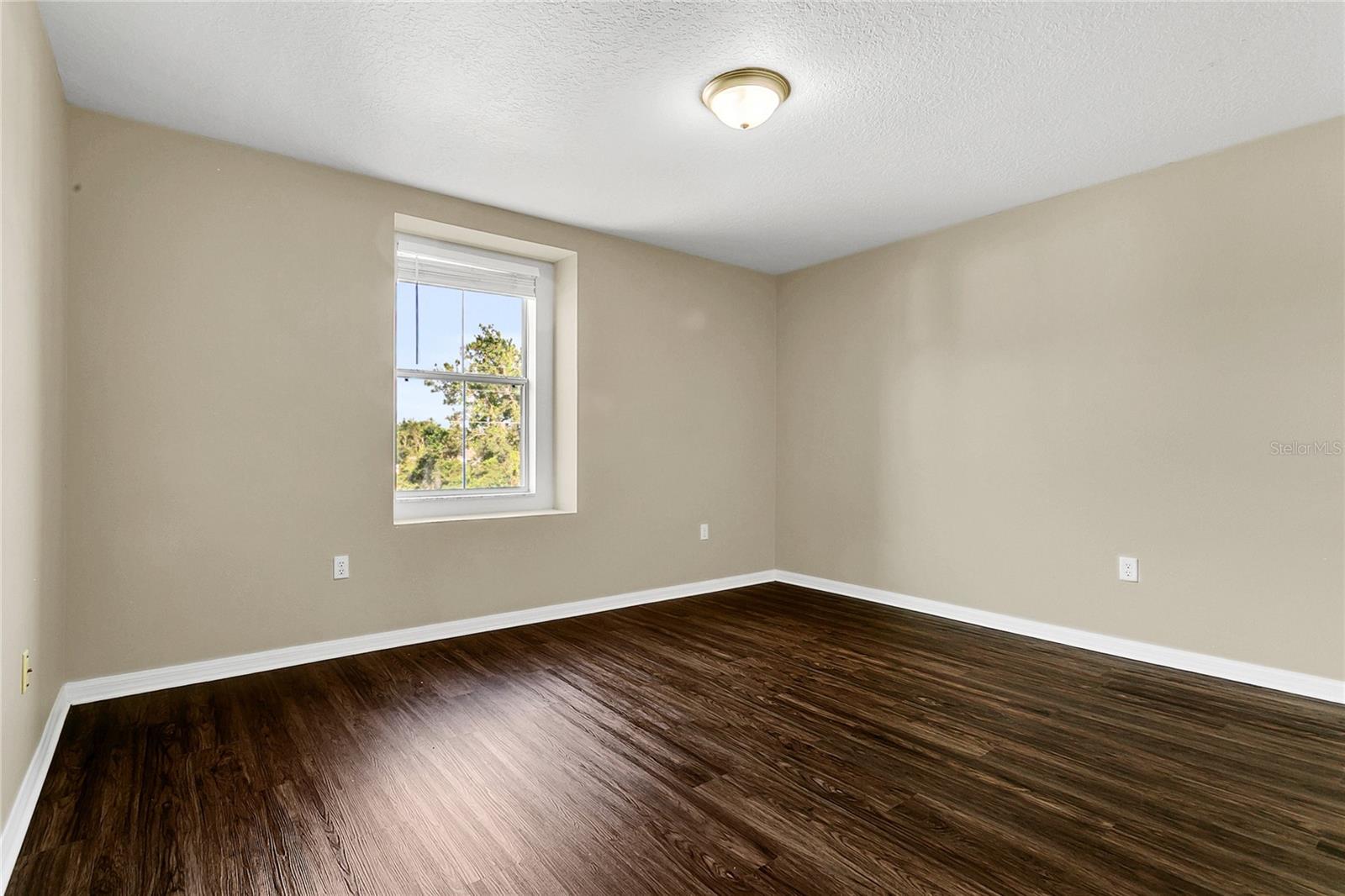 Image 16 of 34 For 1612 Redfin Drive