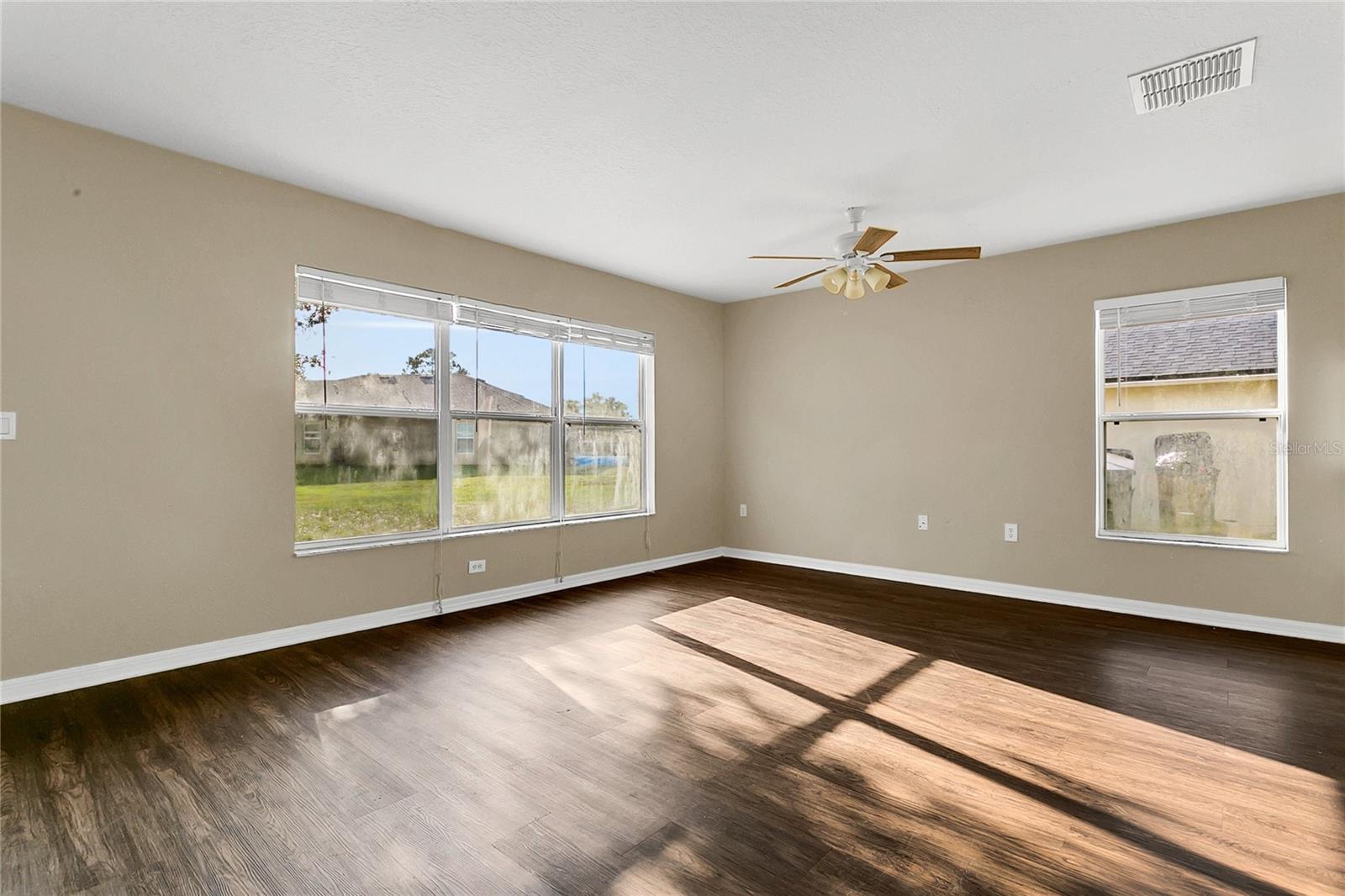 Image 20 of 34 For 1612 Redfin Drive