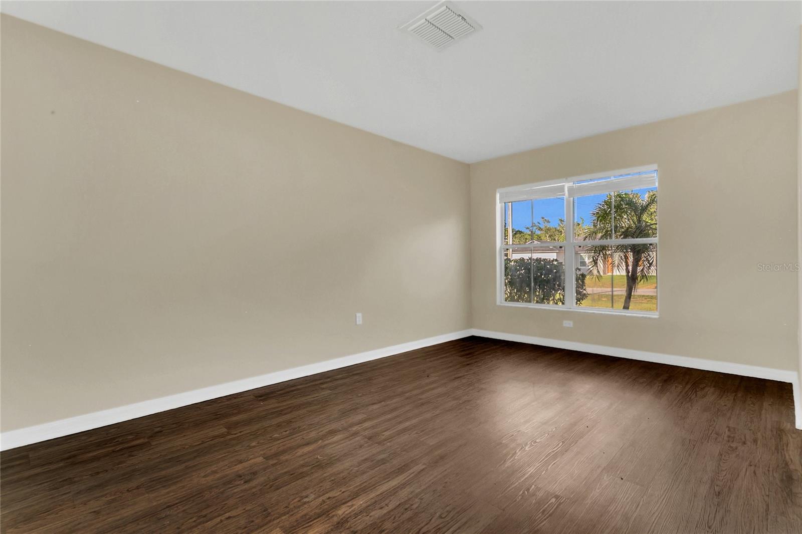 Image 21 of 34 For 1612 Redfin Drive