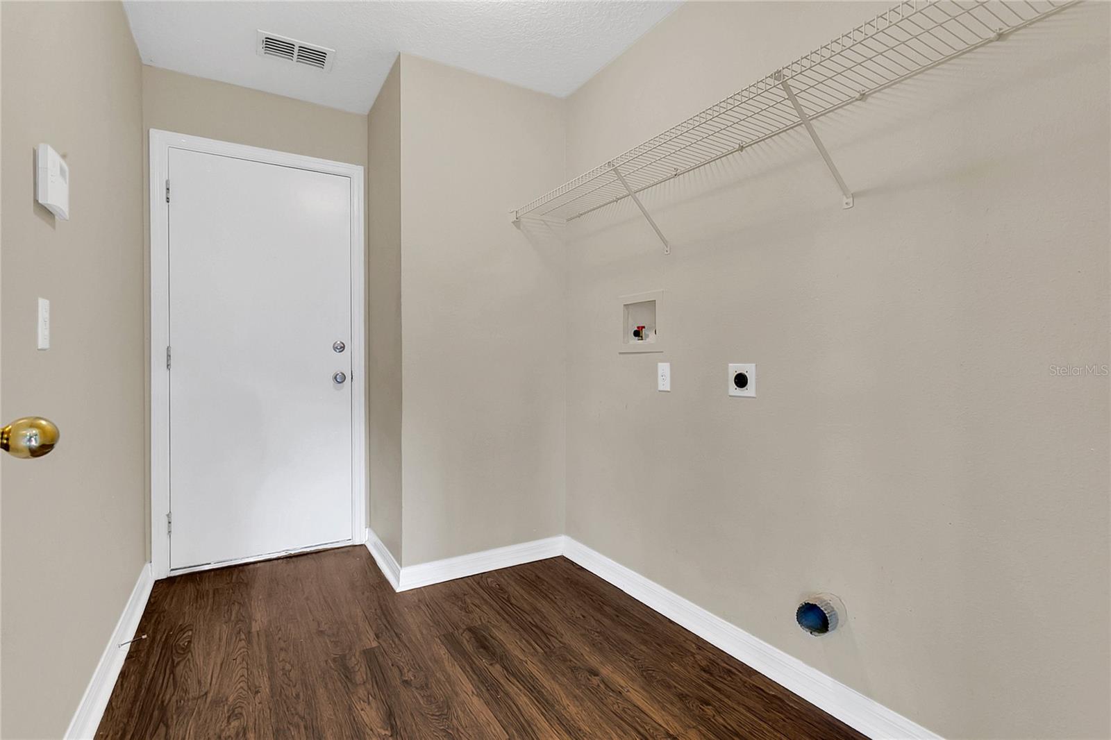 Image 23 of 34 For 1612 Redfin Drive