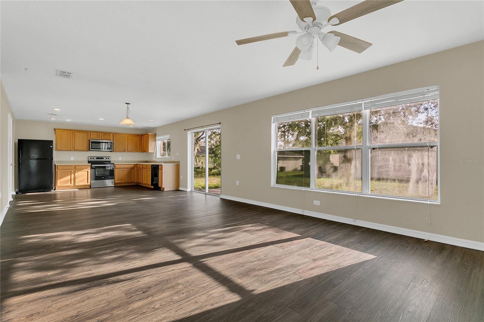Image 5 of 34 For 1612 Redfin Drive