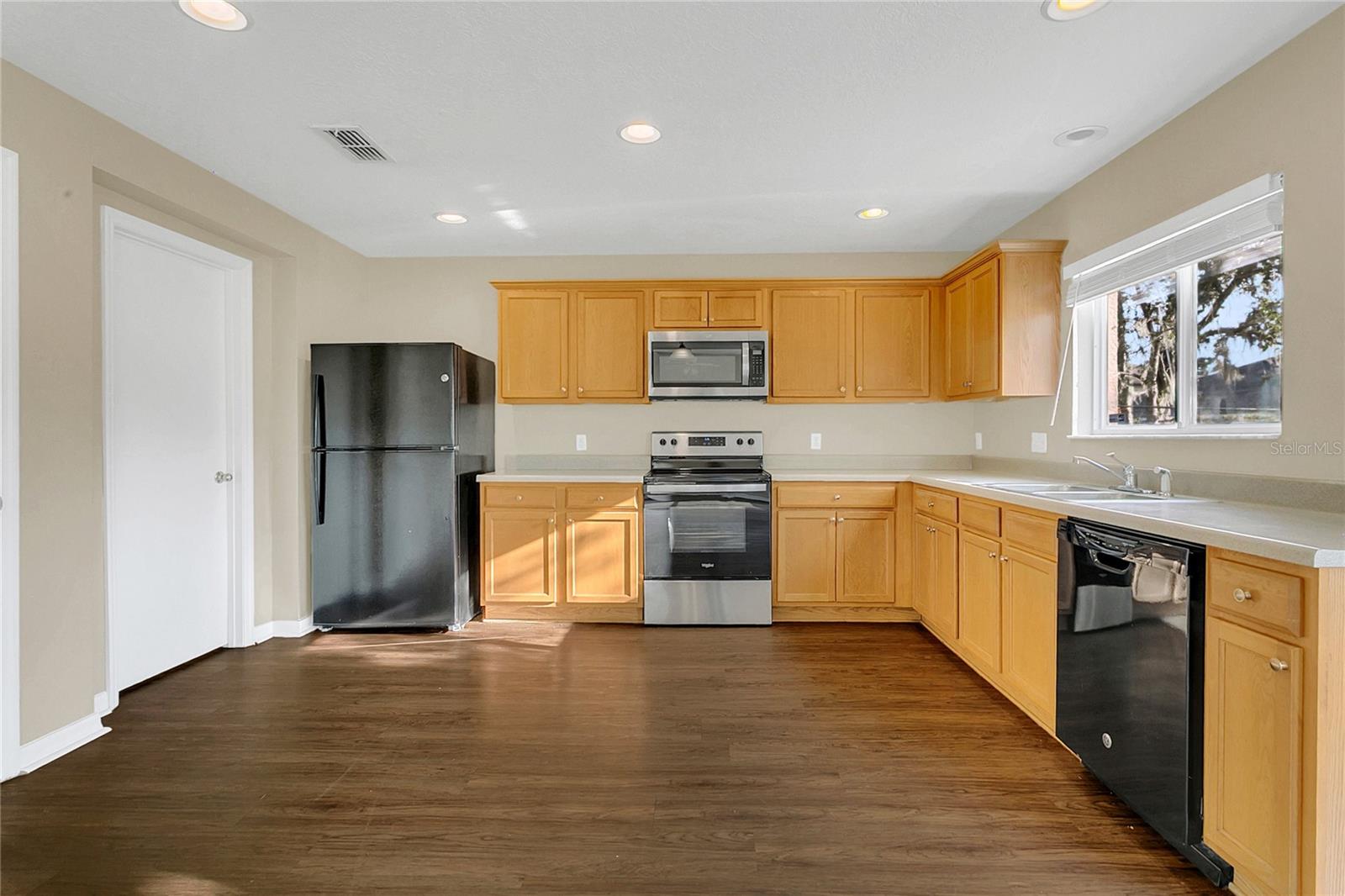 Image 7 of 34 For 1612 Redfin Drive