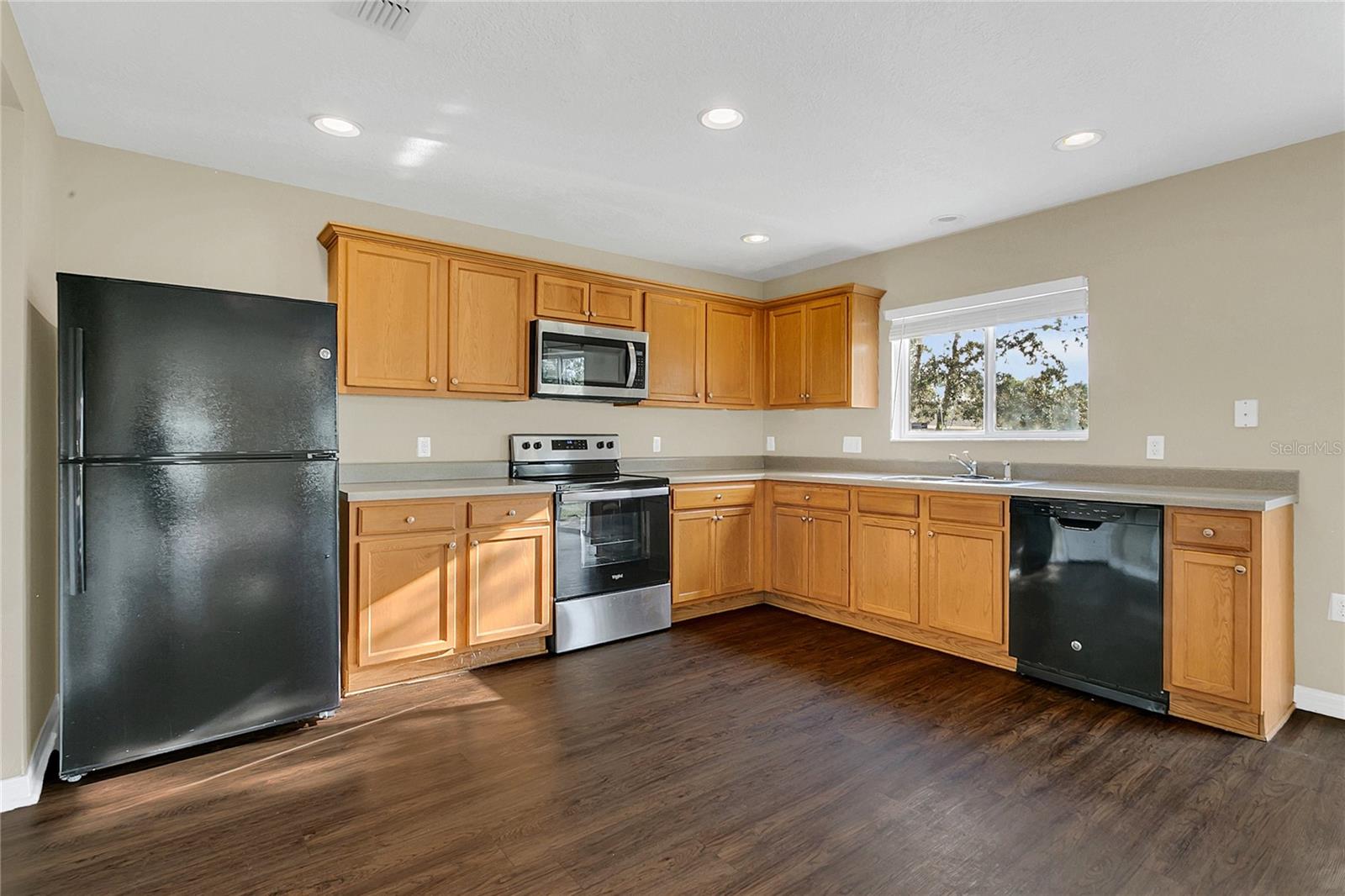 Image 8 of 34 For 1612 Redfin Drive
