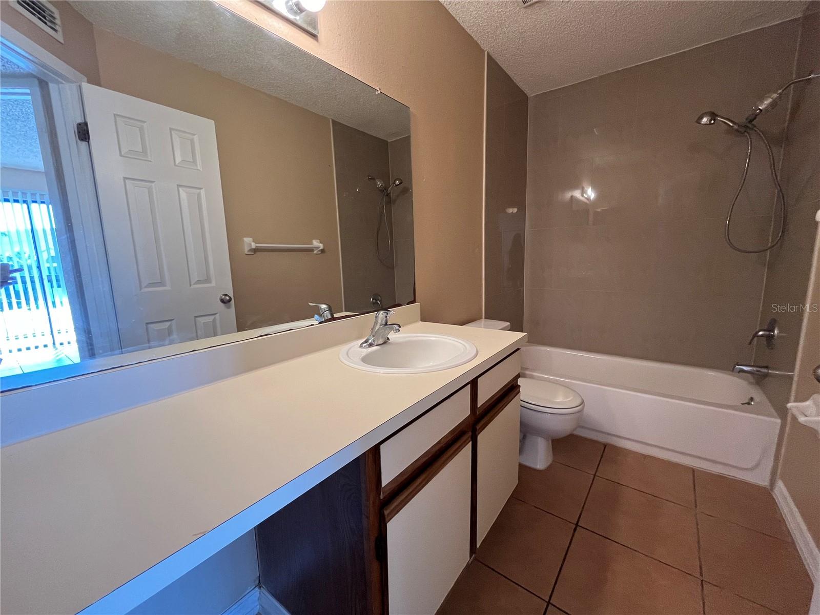 Image 10 of 15 For 2131 Cascades Boulevard 203