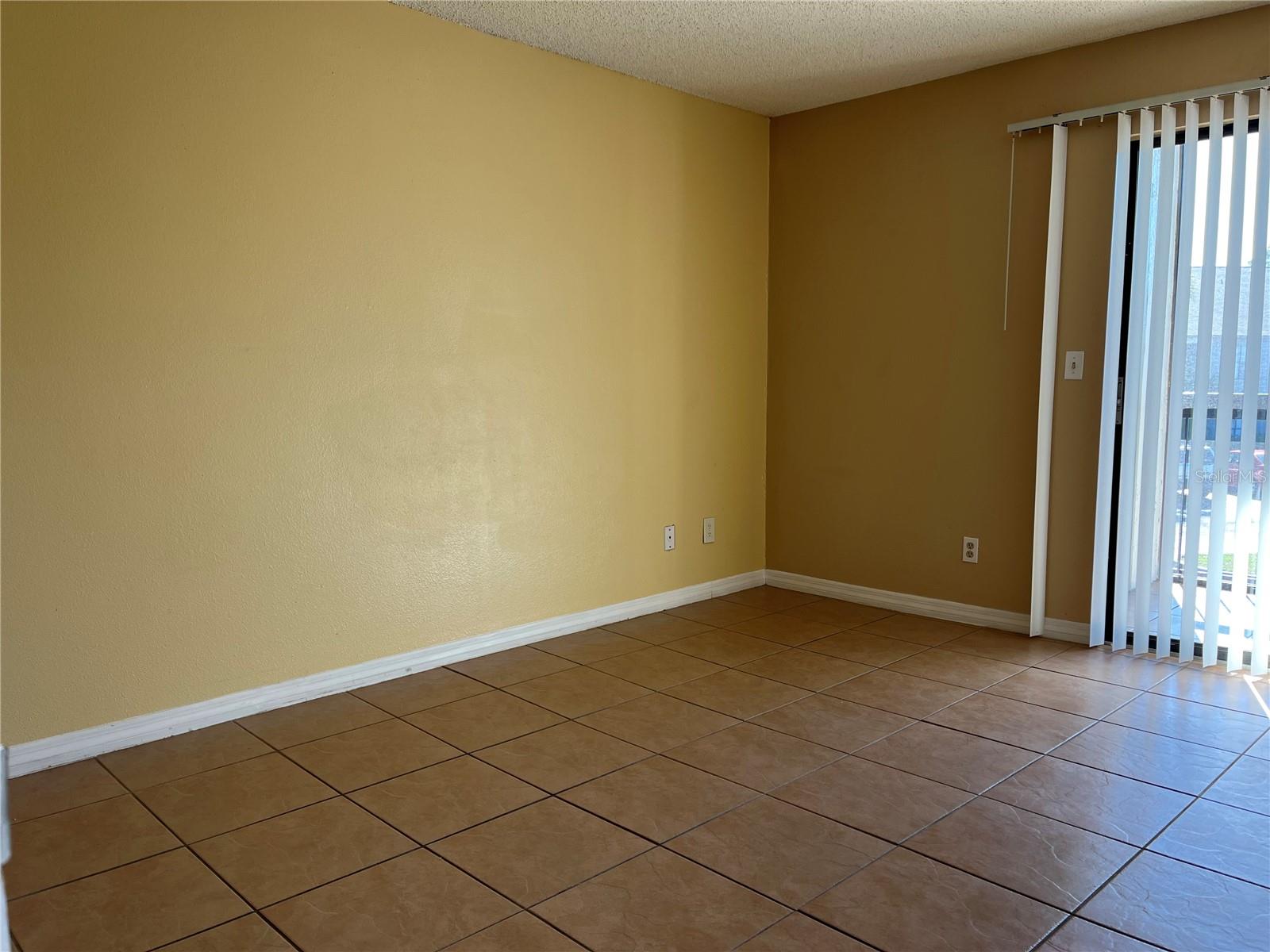 Image 13 of 15 For 2131 Cascades Boulevard 203