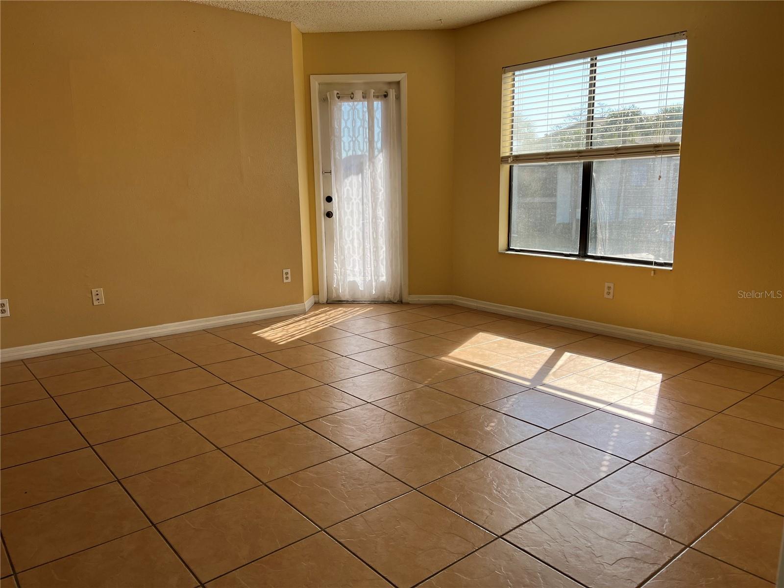 Image 3 of 15 For 2131 Cascades Boulevard 203