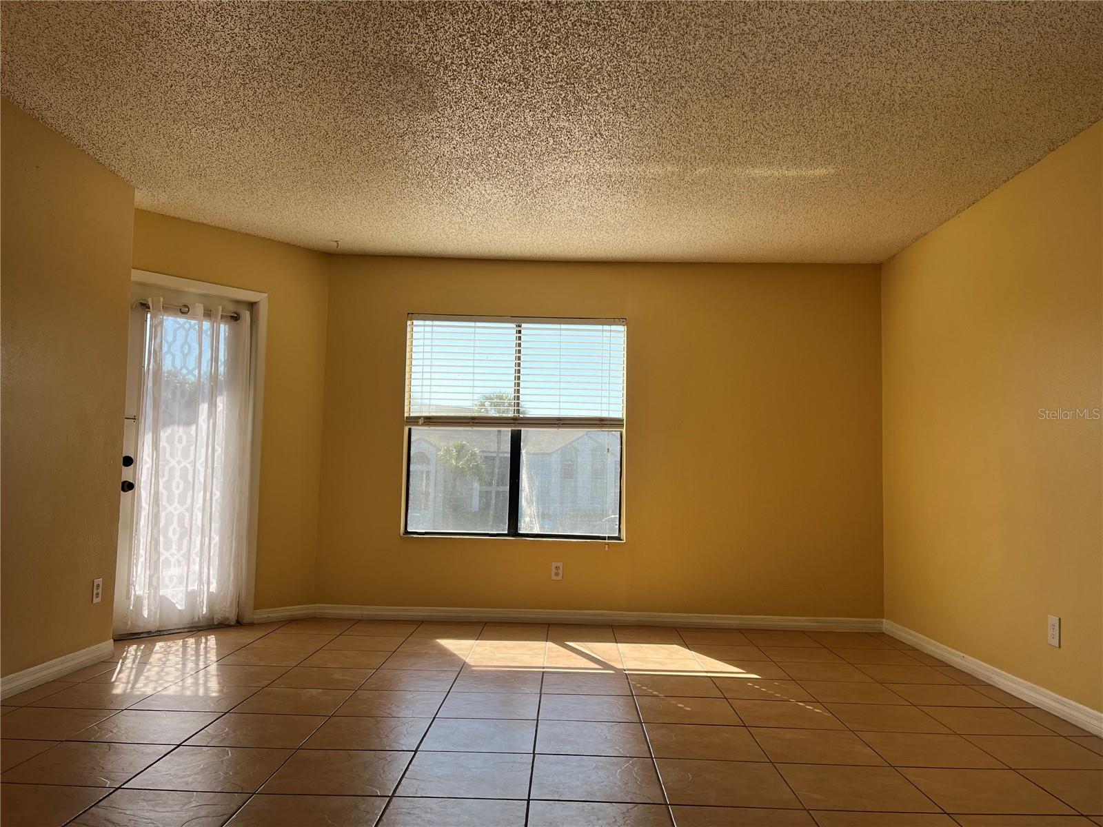 Image 4 of 15 For 2131 Cascades Boulevard 203