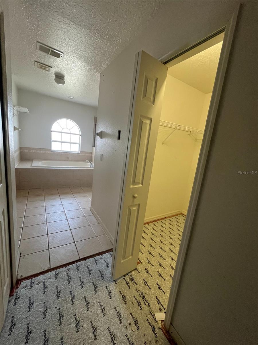 Image 36 of 48 For 402 Big Sioux Court