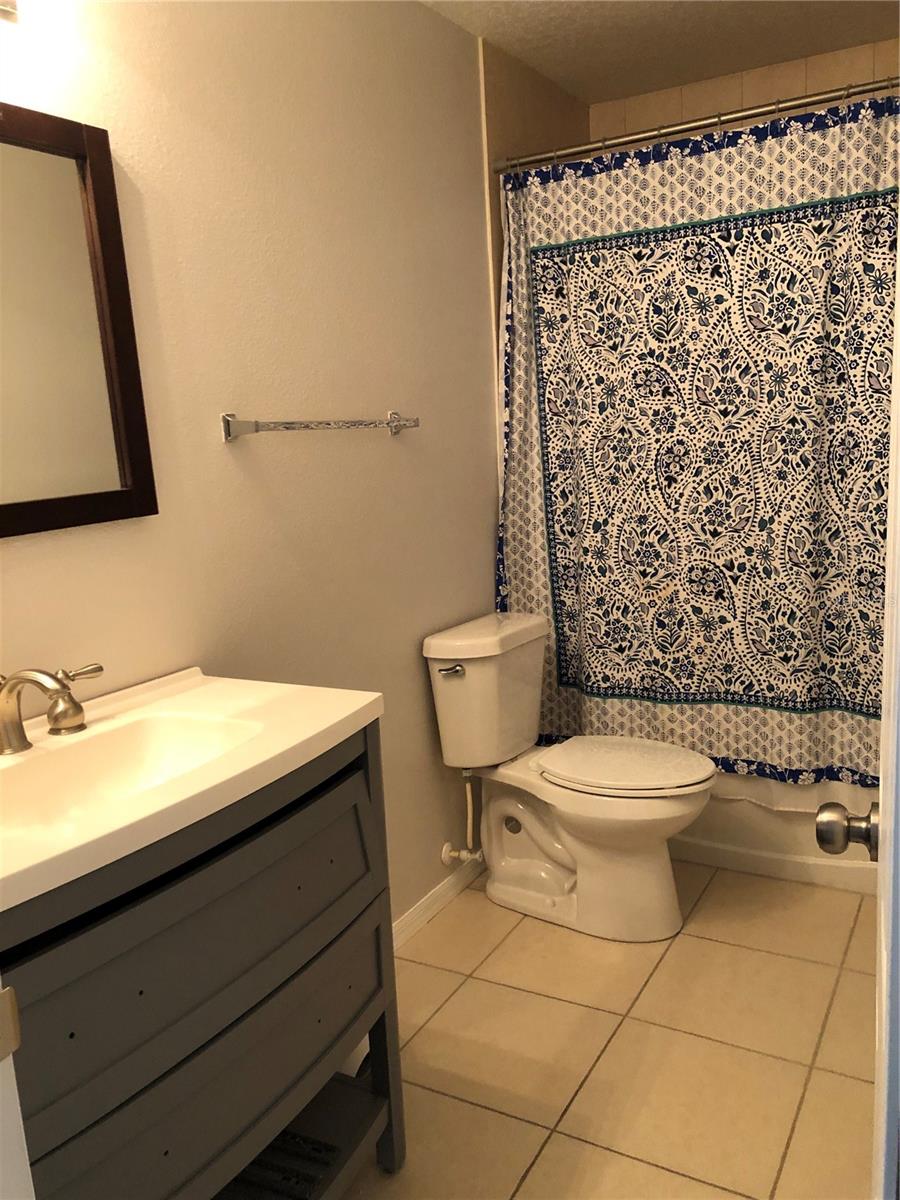 Image 11 of 14 For 13125 Oulton Circle