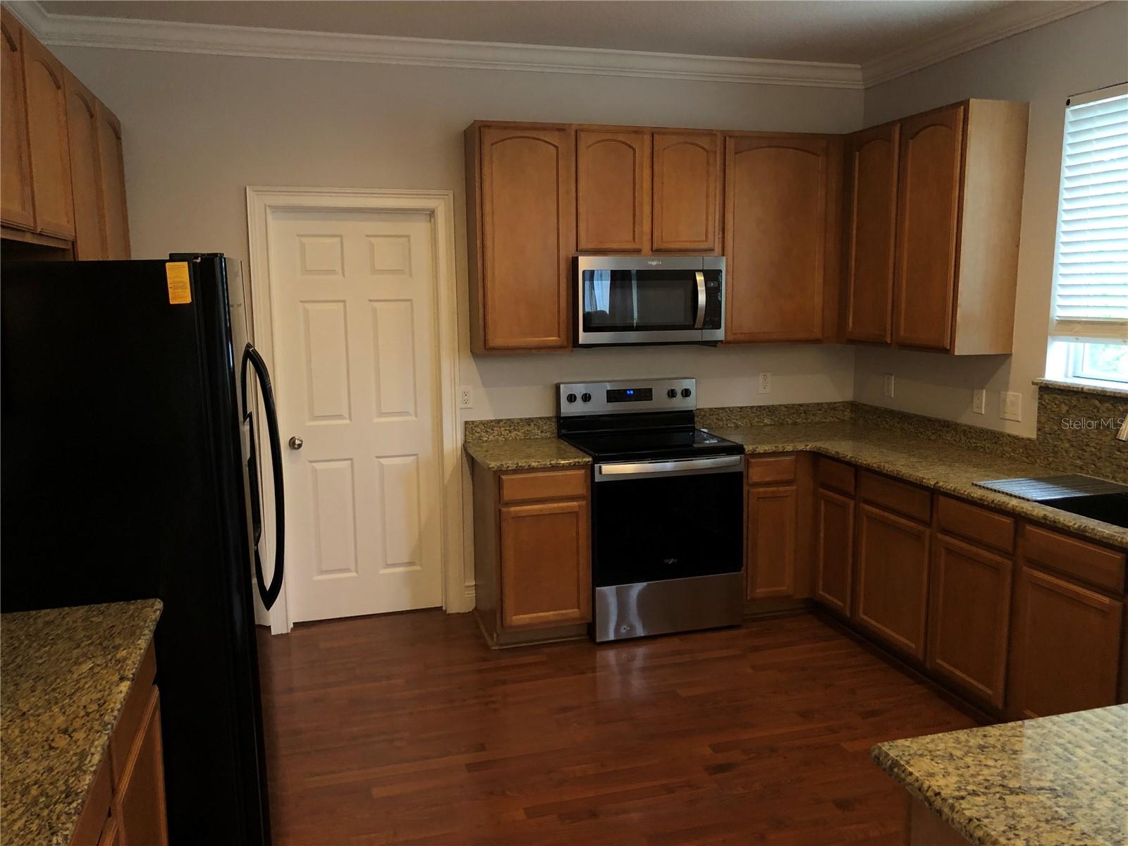 Image 3 of 14 For 13125 Oulton Circle