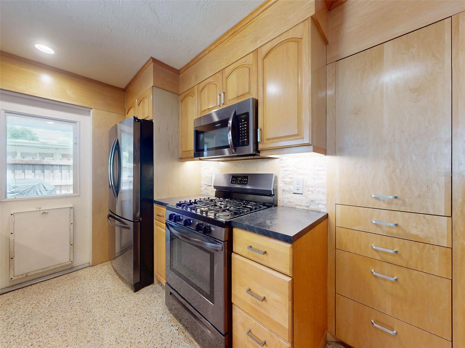 Image 12 of 45 For 706 Lynn Avenue