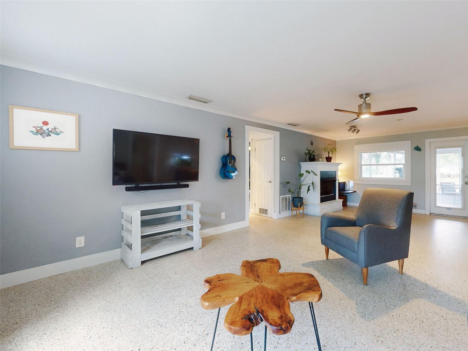 Image 3 of 45 For 706 Lynn Avenue