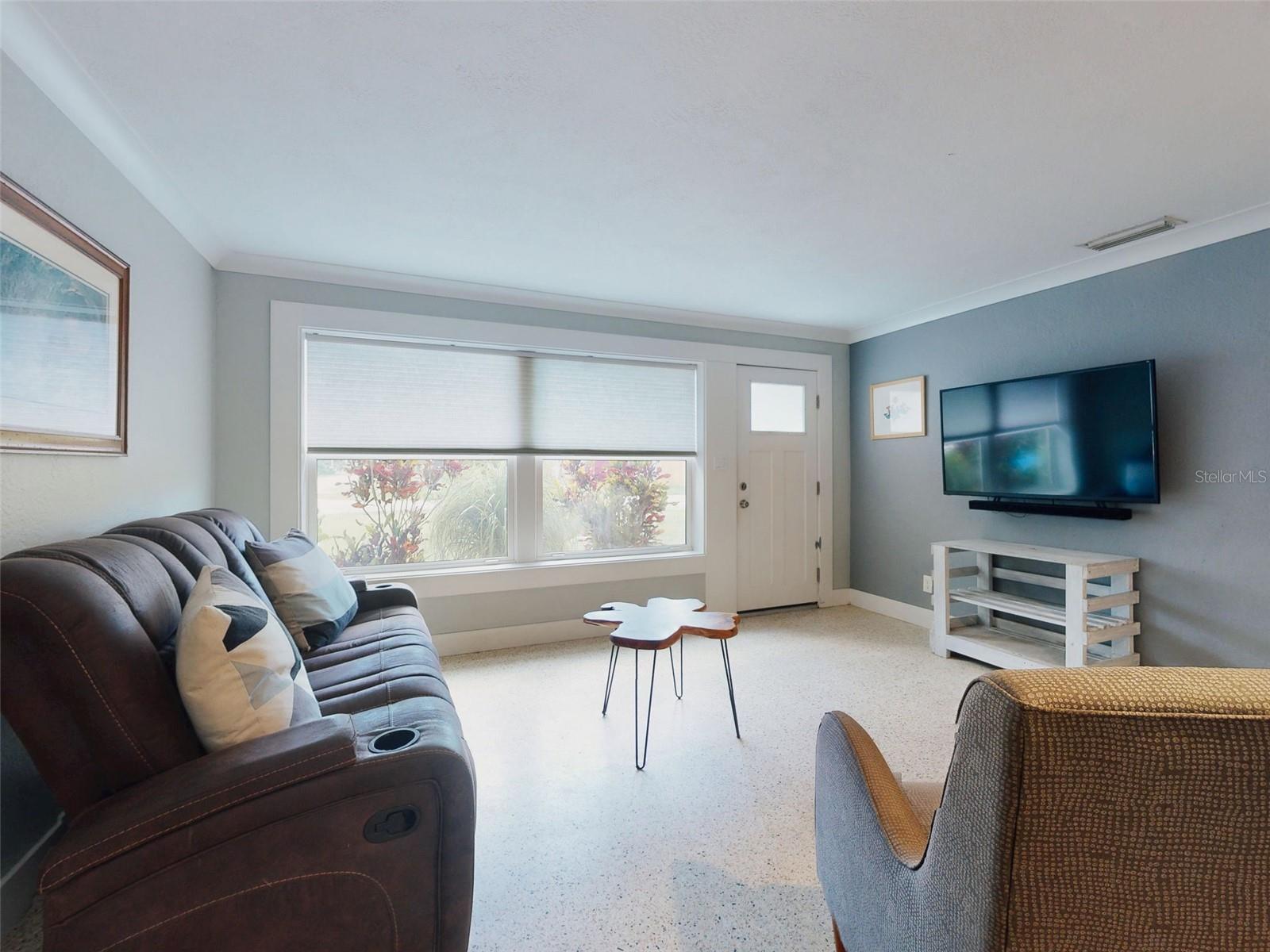 Image 4 of 45 For 706 Lynn Avenue