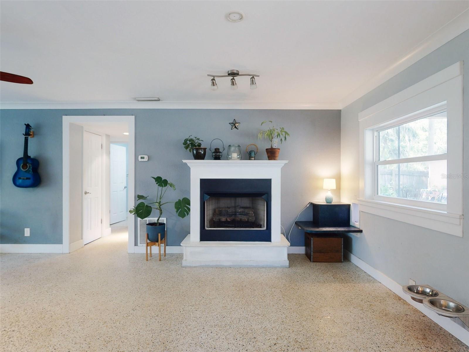 Image 7 of 45 For 706 Lynn Avenue