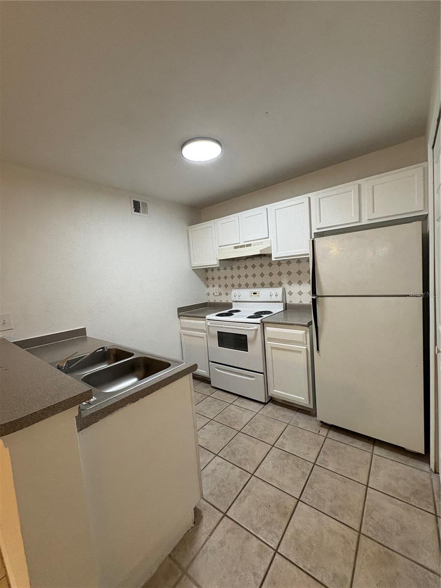 Image 6 of 11 For 8939 Latrec Avenue 1105