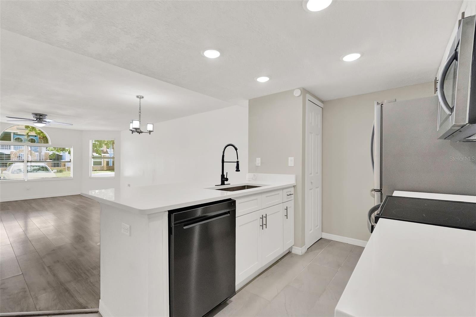 Image 11 of 30 For 2739 Poinciana Boulevard 77