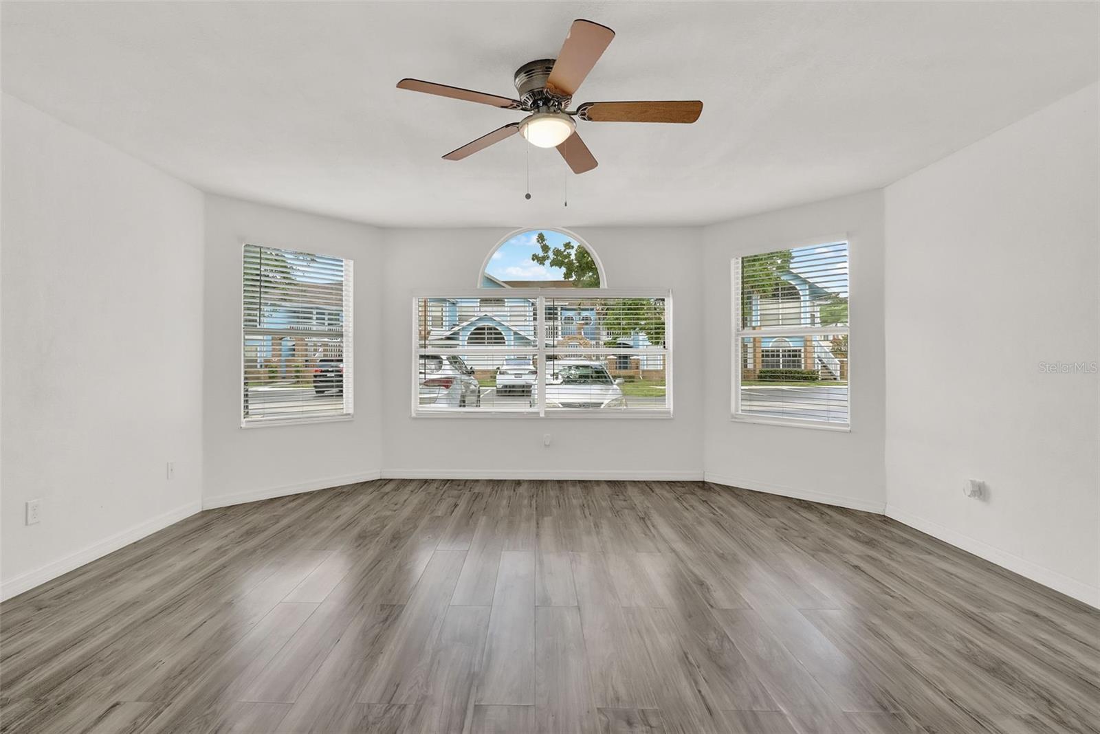 Image 5 of 30 For 2739 Poinciana Boulevard 77