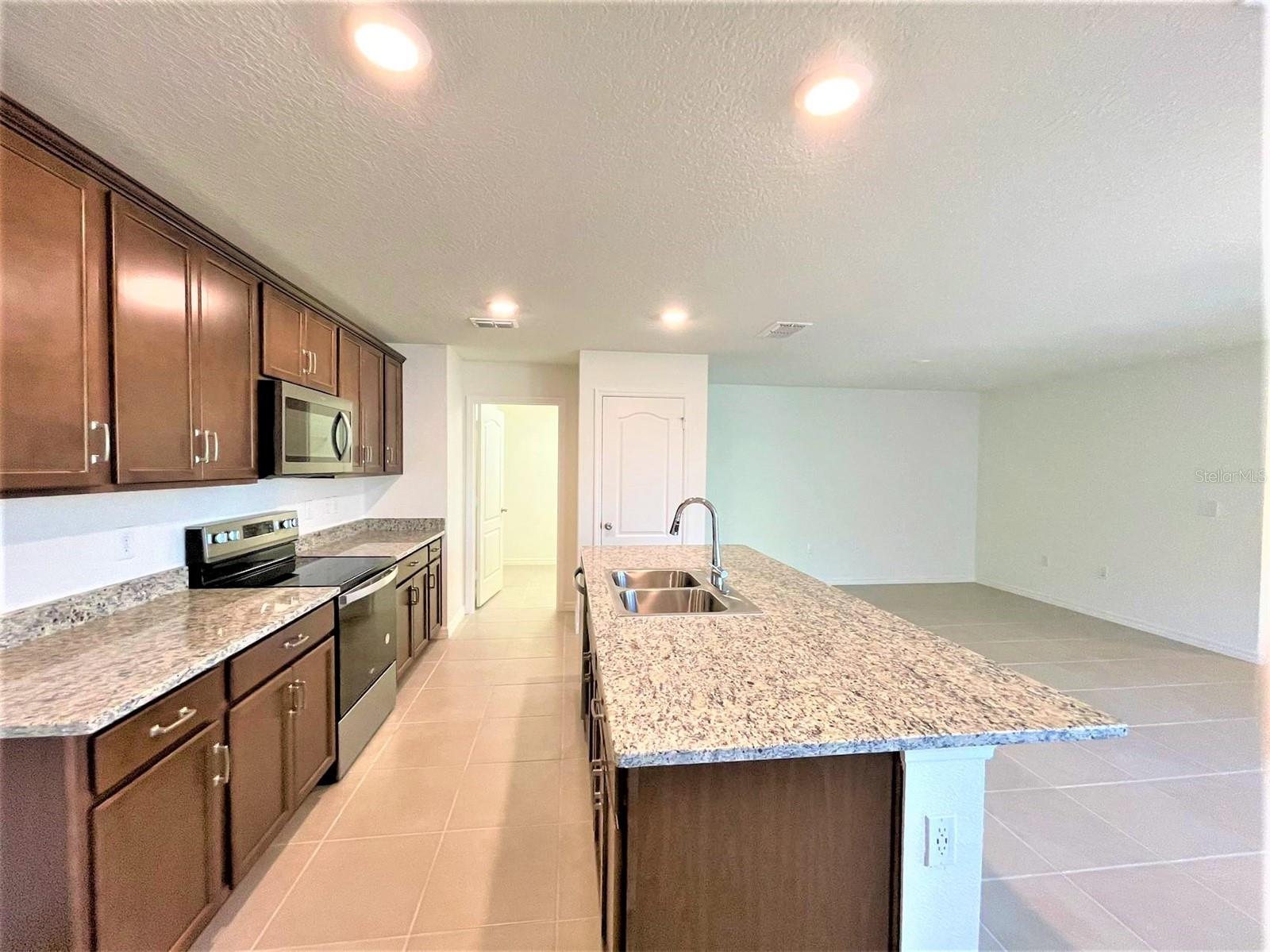 Image 8 of 46 For 1179 Papaya Circle