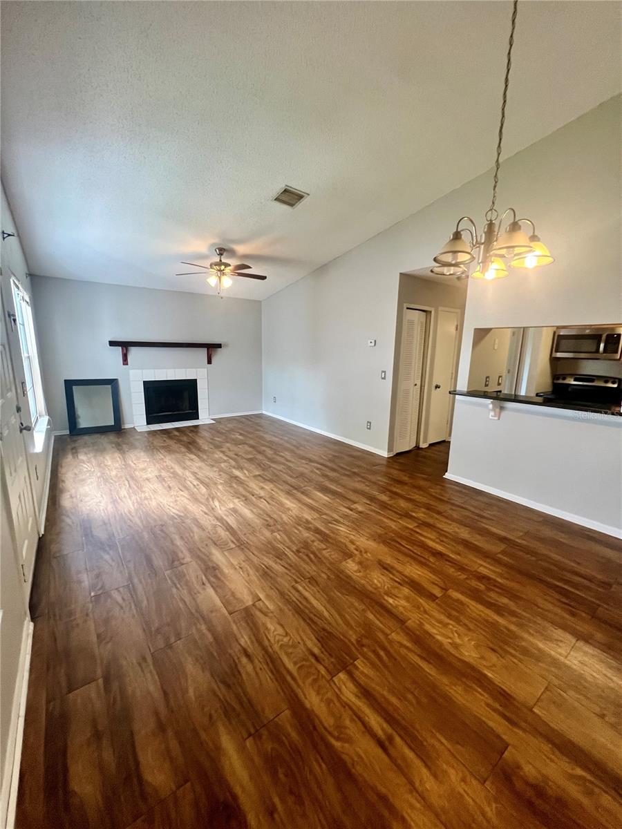 Image 4 of 29 For 808 Northlake Drive 808