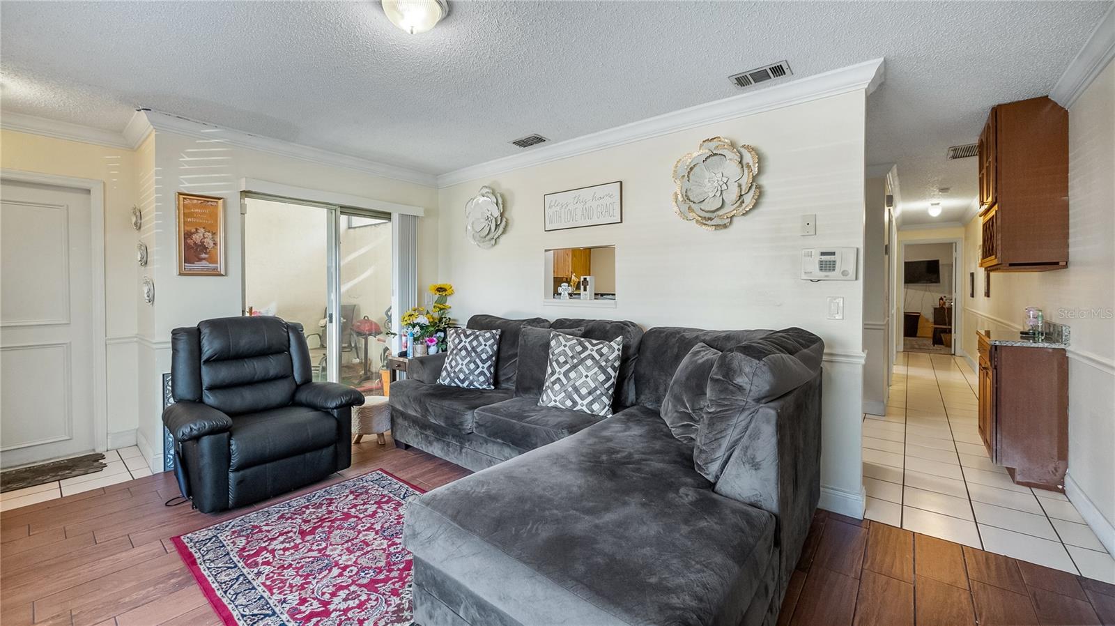 Image 5 of 14 For 1073 Woodman Way