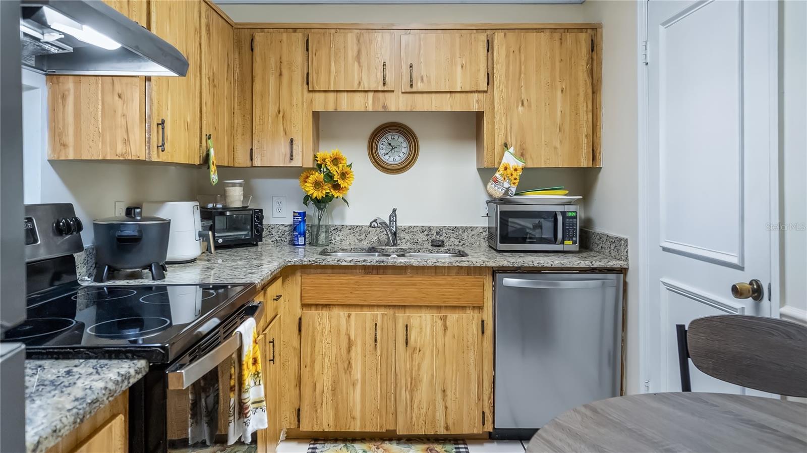 Image 8 of 14 For 1073 Woodman Way