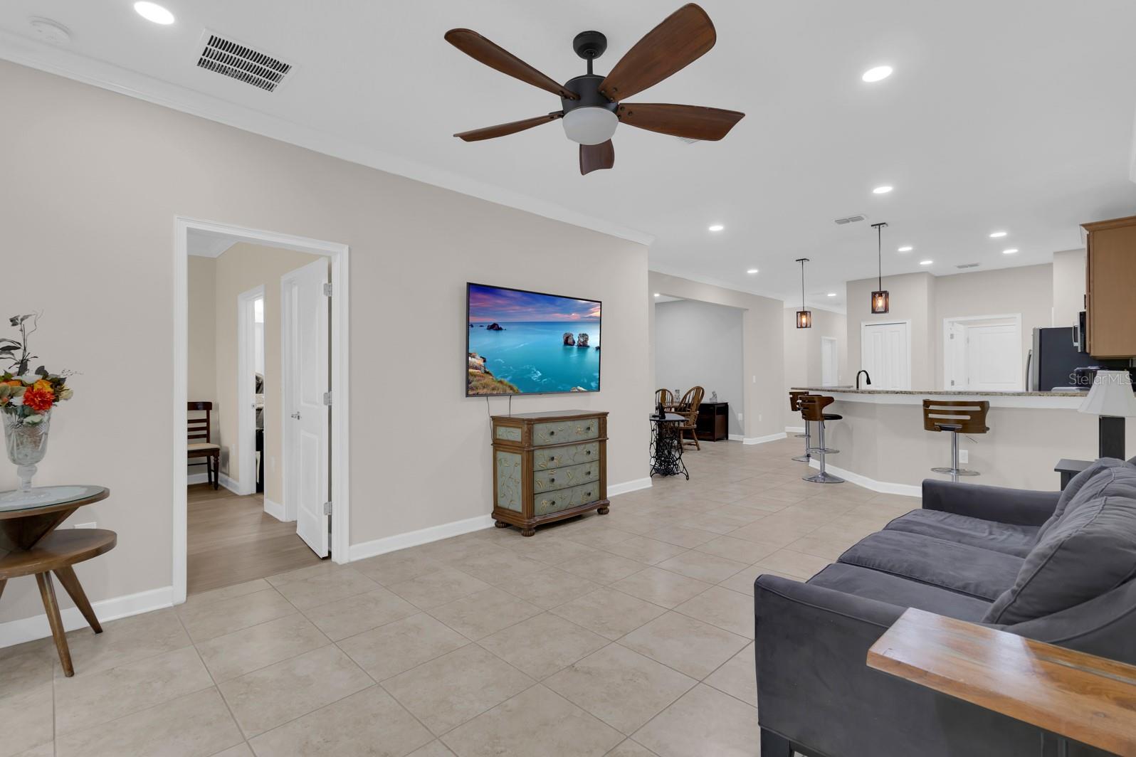 Image 21 of 51 For 3550 Fairwaters Court C