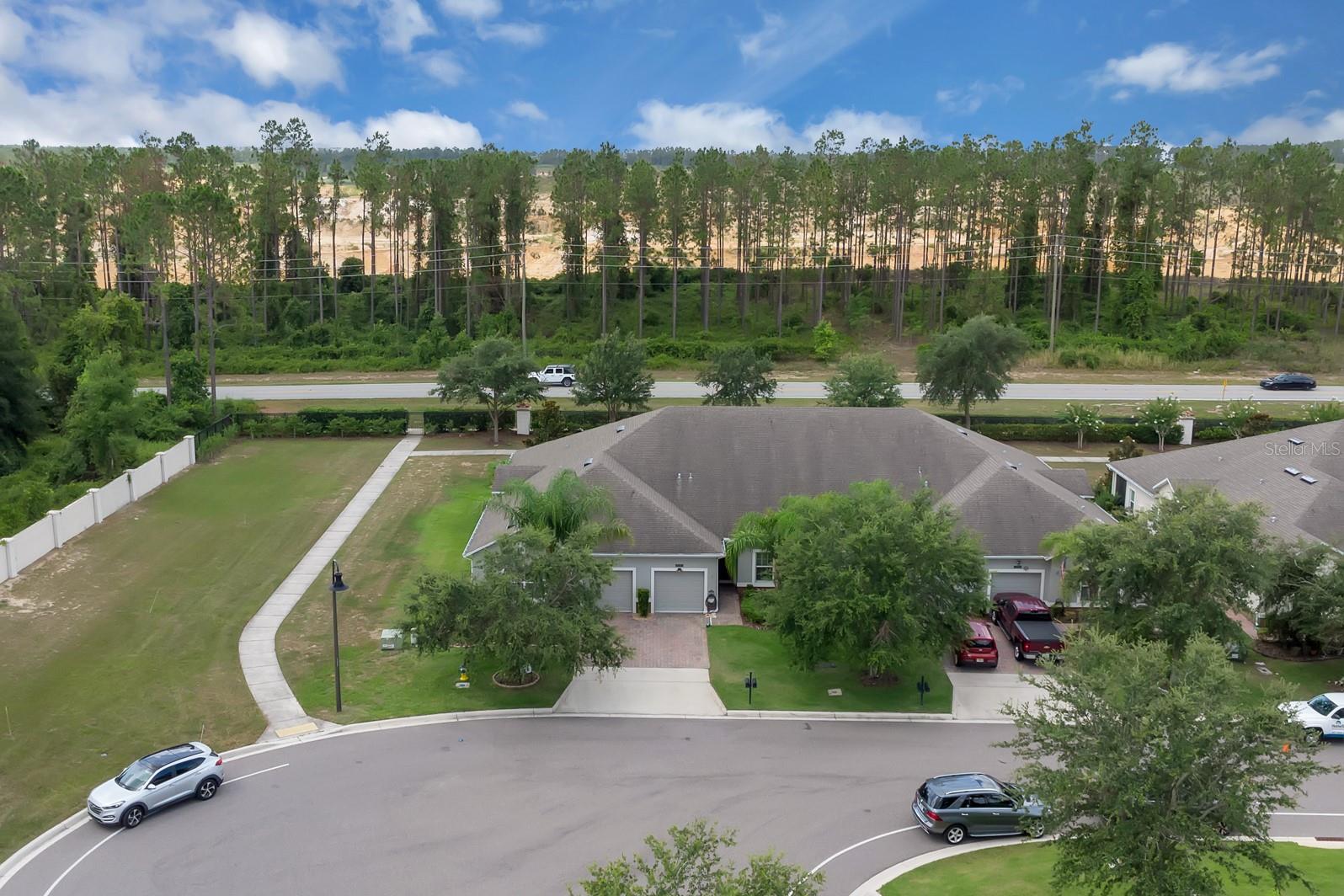 Image 32 of 51 For 3550 Fairwaters Court C