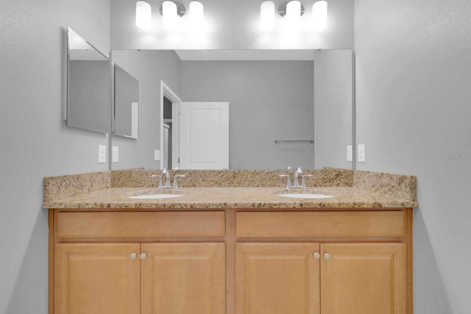 Image 7 of 51 For 3550 Fairwaters Court C