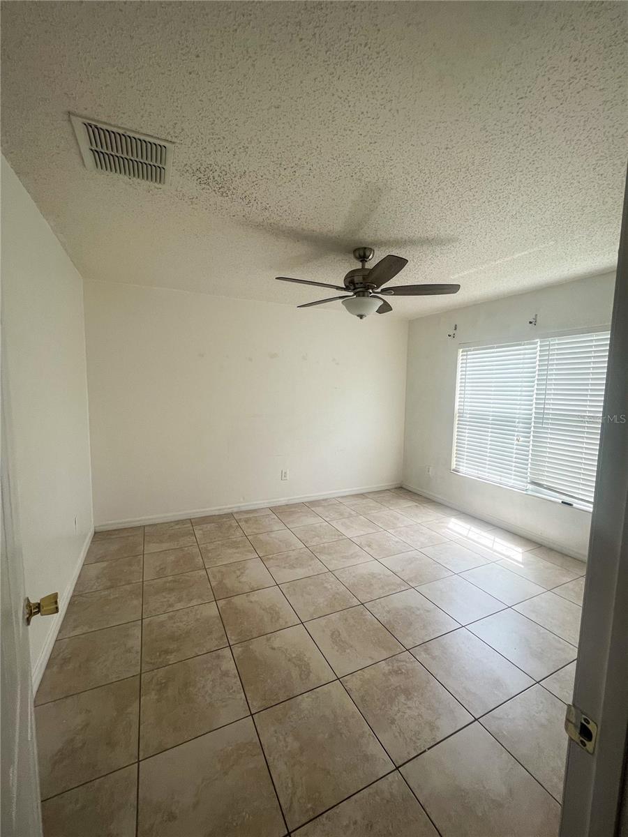 Image 16 of 22 For 425 Cardinal Ct