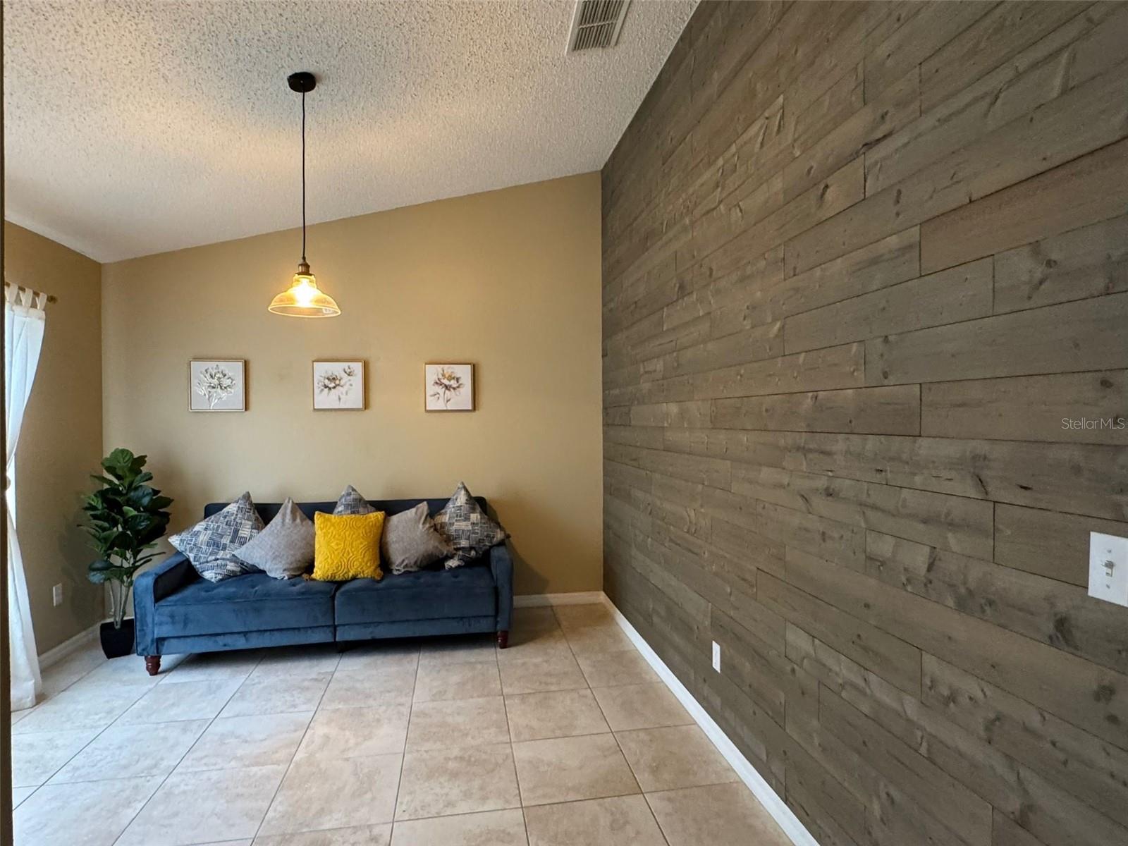 Image 3 of 22 For 425 Cardinal Ct