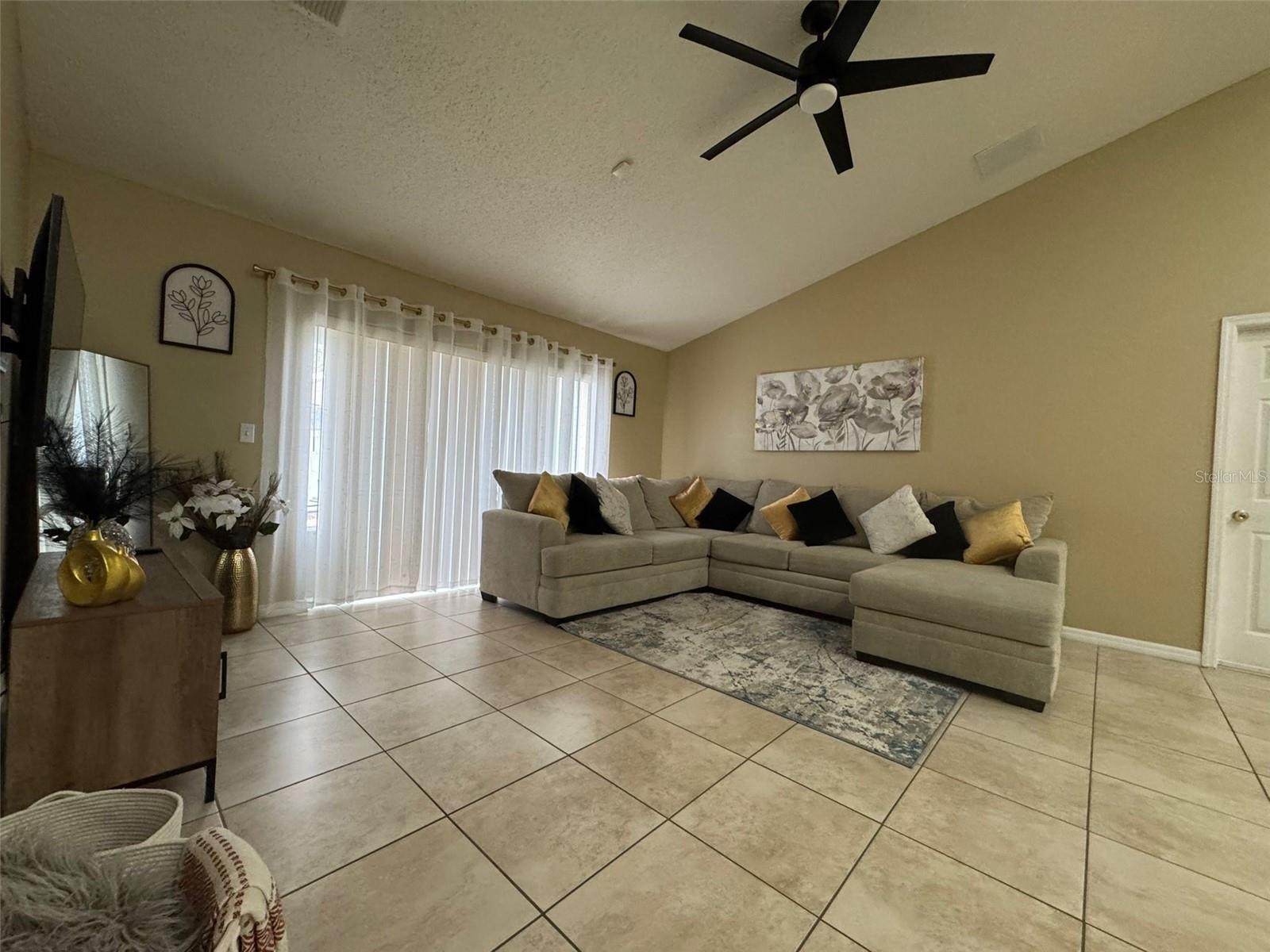 Image 4 of 22 For 425 Cardinal Ct