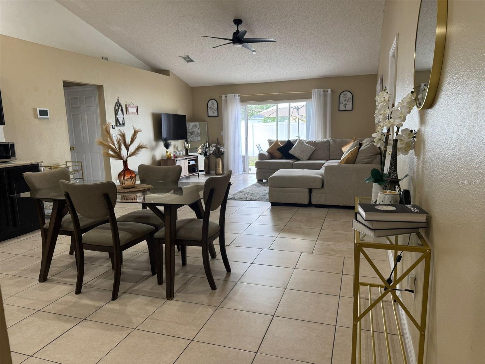 Image 5 of 22 For 425 Cardinal Ct