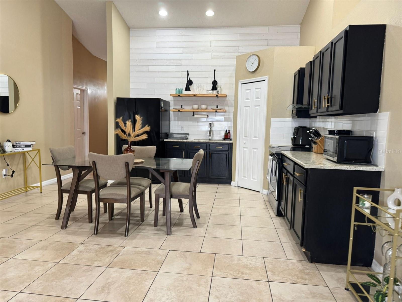 Image 7 of 22 For 425 Cardinal Ct