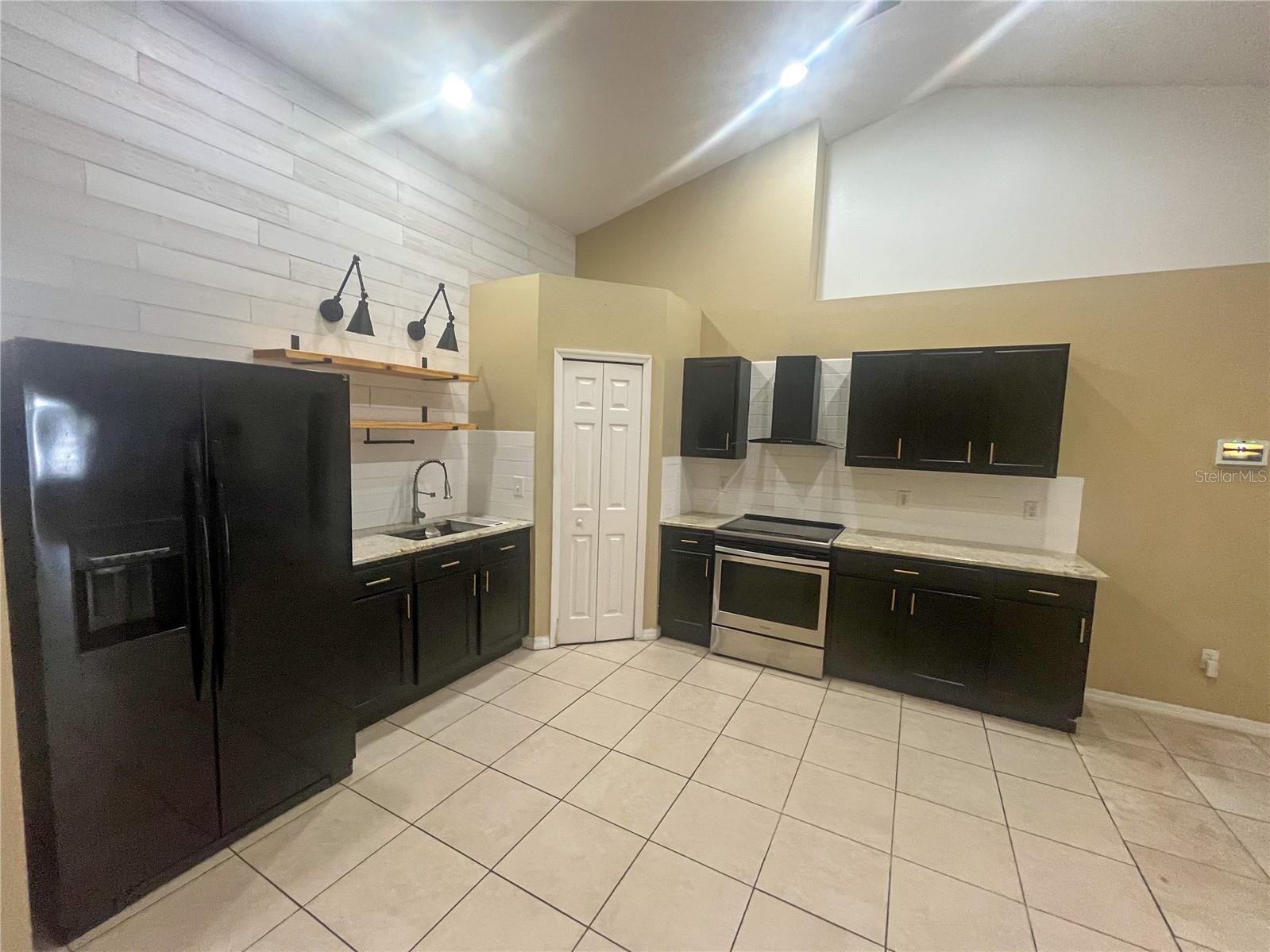 Image 8 of 22 For 425 Cardinal Ct