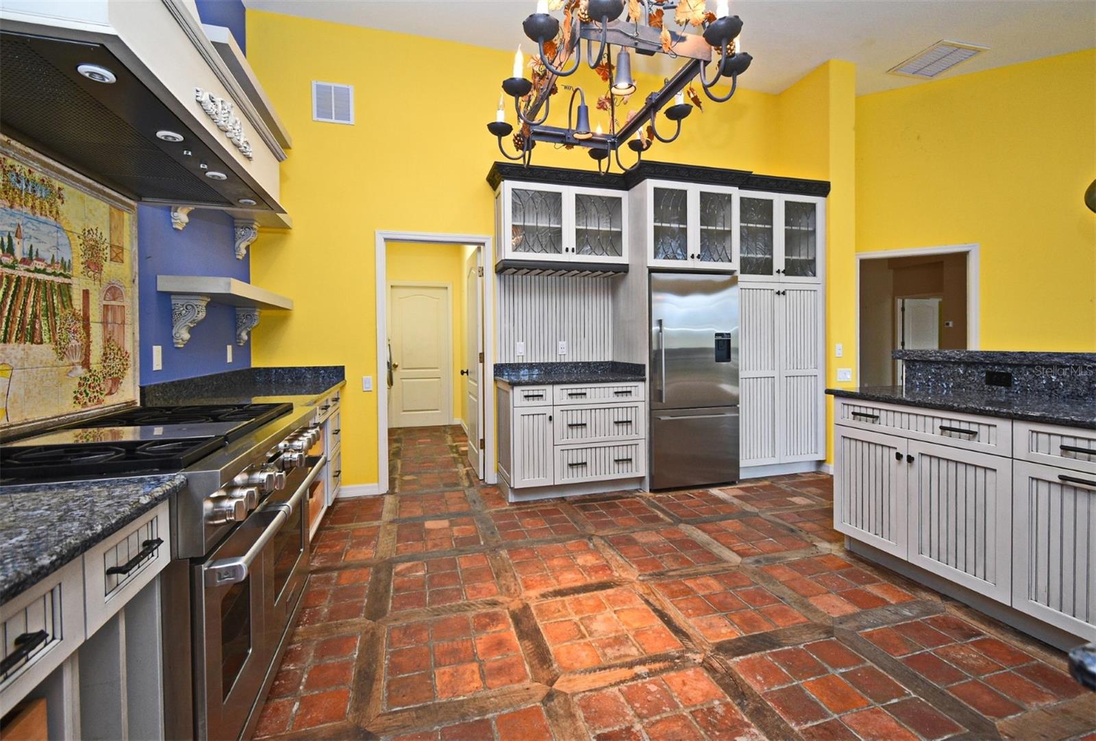 Image 17 of 64 For 643 Cricklewood Terrace