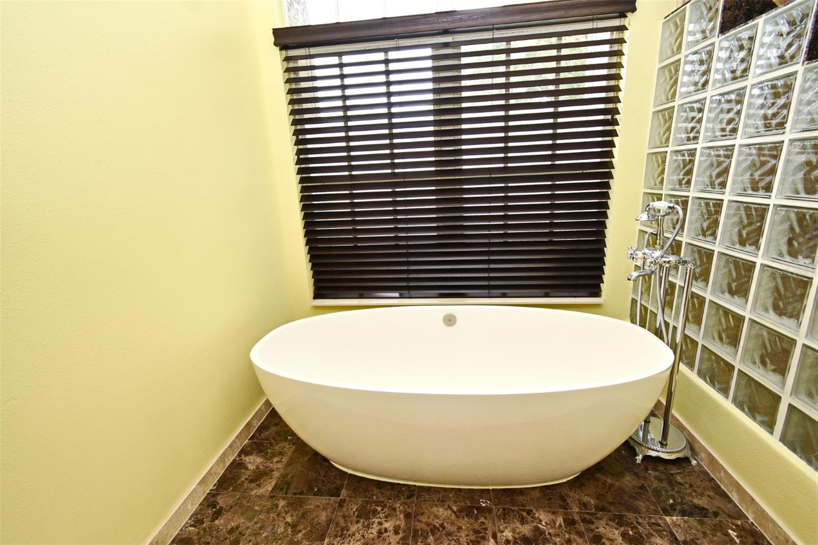 Image 32 of 64 For 643 Cricklewood Terrace
